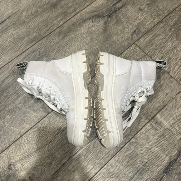 • Dr. Martens • Women’s COMBS WOMEN'S POLY CASUAL BOOTS White on White US 6 - Picture 4 of 7